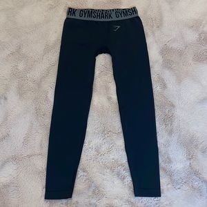 Gym shark leggings